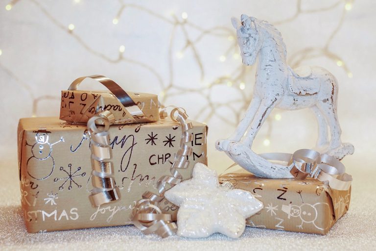 CHRISTMAS ON A BUDGET: MONEY SAVING TIPS