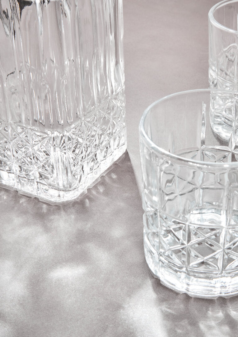 Dayla Diamond Pattern Decanter With Four Glasses