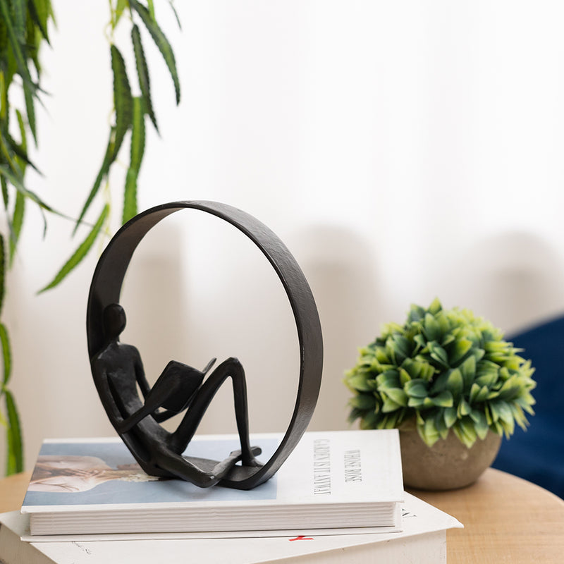 Lifeideas Desktop Metal Statue Reading Men in Circle Ornament Figurines