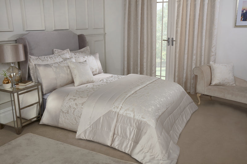 Duchess - Embellished Jacquard Duvet Set in Cream