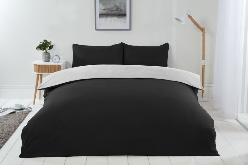 Lyla Reversible Duvet Set in Black/White