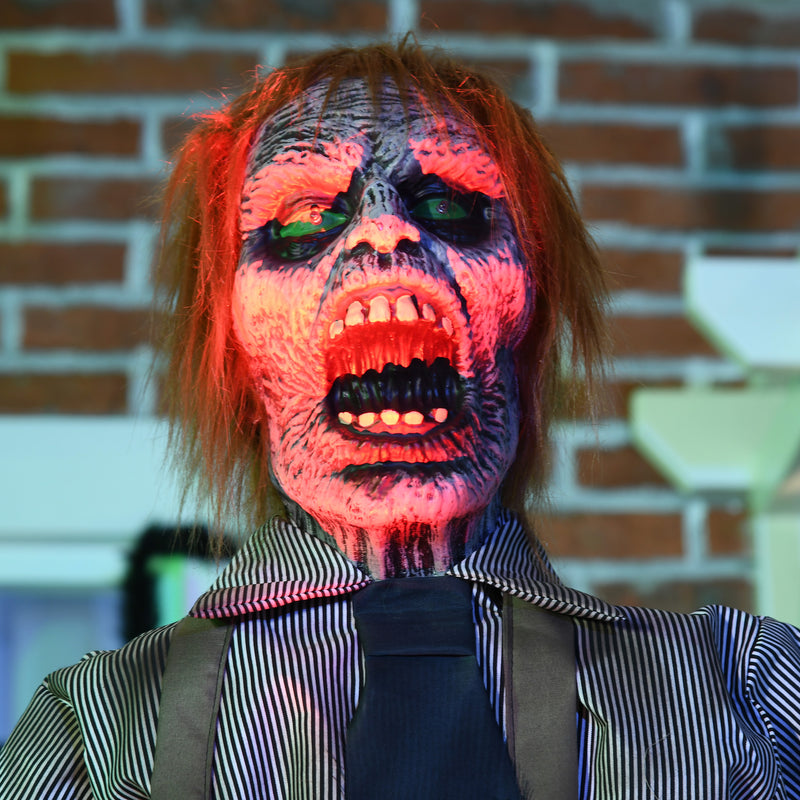 HOMCOM Life Size Outdoor Halloween Decoration Animatronic Chainsaw