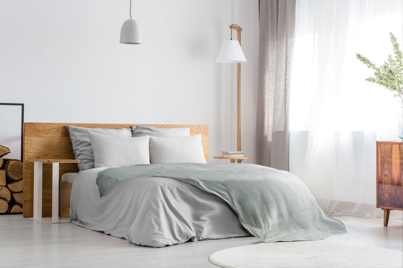 Snug Flannel Fleece Blanket Super Soft Throw in Silver