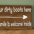 60cm X 30cm Dark Rustic Fir Wood Welcome Arrow Hanging Wall Sign